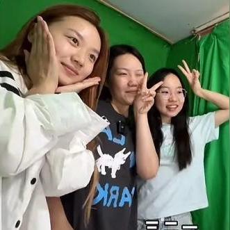 上班摸鱼也能躺赢？这5款可挂机手游，帮你把碎片时间变成装备库