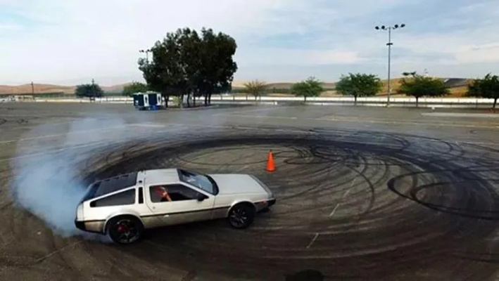 为什么你练不会镜式漂移？2025赛道数据暴露的3个隐藏门槛，90%玩家都踩坑