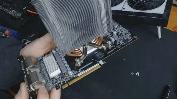 CPU风冷变显卡水冷,GTX 960性能猛增17%,水冷魔改新突破! CPU风冷变显卡水冷,GTX 960性能猛增17%,水冷魔改新突破!