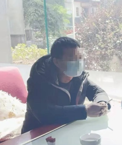 欠费近5000元男子酒店倒贴仍滞留，揭秘人性困境