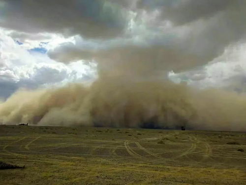 飞机上拍到沙尘暴「吞城」全过程，3分钟看懂极端天气如何「锁死」游戏里的生存线？