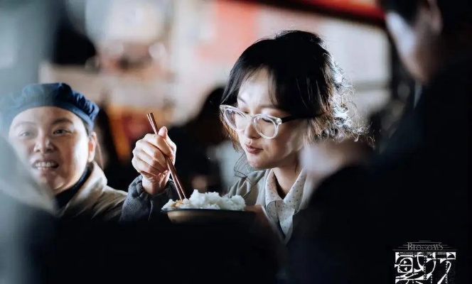 唐嫣晒王家卫合照藏了多少游戏式伏笔?从镜头语言到叙事逻辑看懂娱乐圈的剧情设计 唐嫣晒王家卫合照藏了多少游戏式伏笔?从镜头语言到叙事逻辑看懂娱乐圈的剧情设计