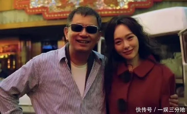 唐嫣晒王家卫合照藏了多少游戏式伏笔?从镜头语言到叙事逻辑看懂娱乐圈的剧情设计 唐嫣晒王家卫合照藏了多少游戏式伏笔?从镜头语言到叙事逻辑看懂娱乐圈的剧情设计