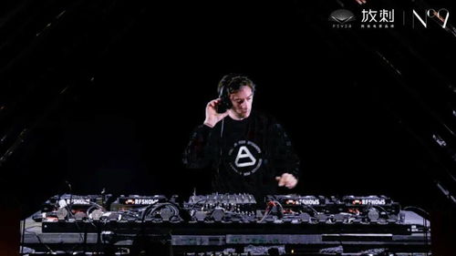 《光影传奇：33号远征队总监致敬坂口博信，创新传承新篇章》