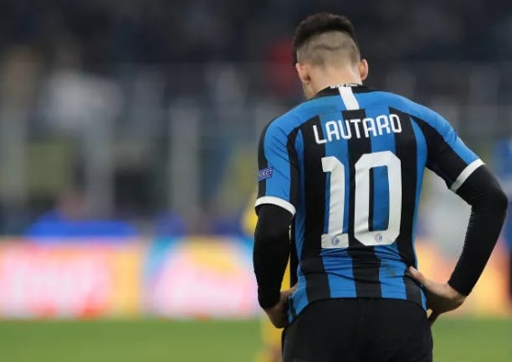 蓝衣十号闪耀全球，超跑后卫铸就坚盾传奇