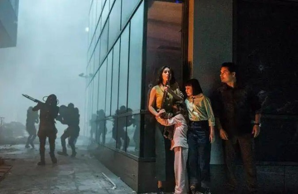 《Decrepit》惊悚首曝：沉浸式末世求生，探索未知新境界