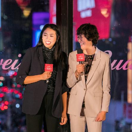 纽约街头温馨一家：小11携爱女与丈夫甜蜜漫步