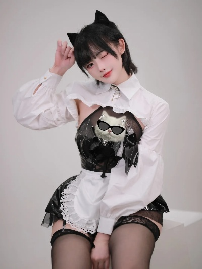 韩援yasal美照曝光，新衣超透吸睛瞩目新风尚