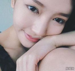 越南美女肌肤白皙，比基尼映衬香艳绝配