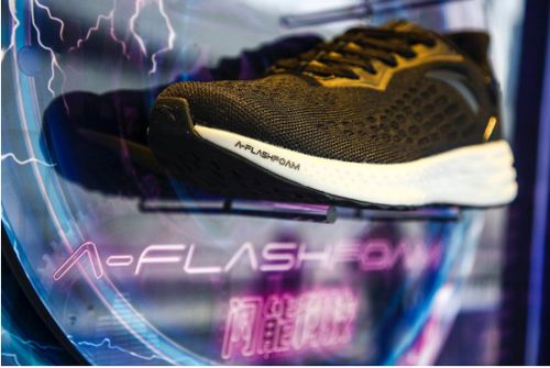 糖浆填充鞋面,揭秘全新科技运动鞋惊艳亮相 糖浆填充鞋面,揭秘全新科技运动鞋惊艳亮相