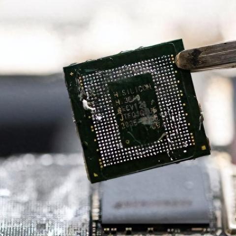 《33号远征队》新Boss硬核挑战,硬核玩家破防新体验 《33号远征队》新Boss硬核挑战,硬核玩家破防新体验