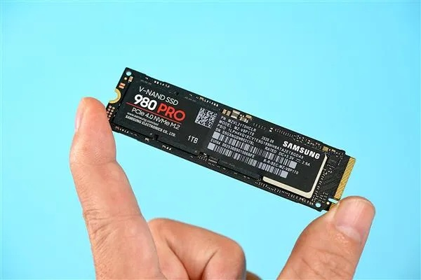 三星停产SATA SSD,固态价格或迎新低潮,消费级存储市场再掀变革 三星停产SATA SSD,固态价格或迎新低潮,消费级存储市场再掀变革