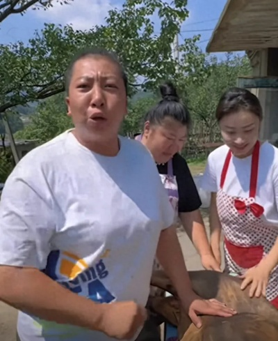 羊蹄山之魂雨姐现场曝光，零食桶成热议焦点，游戏圈新潮流！