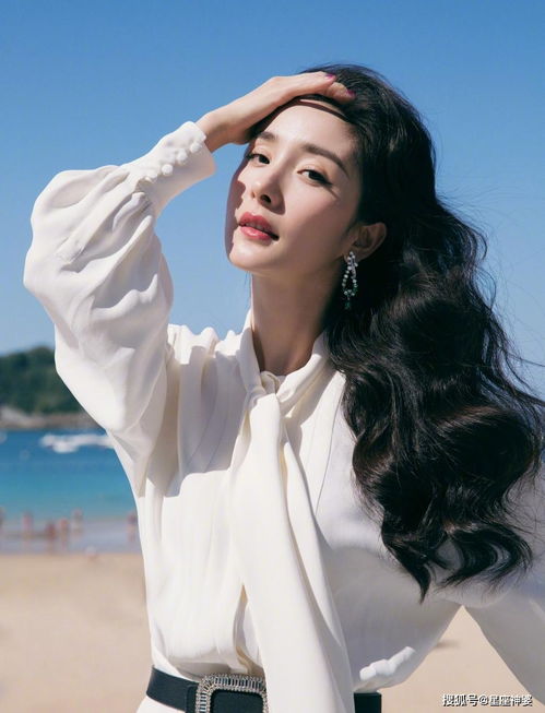 杨幂迪丽热巴同框晒游戏ID？合影里的细节藏着老玩家才懂的暗号