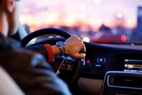 网约车司机疲劳驾驶自救奇招：狂歌猛唱险失控