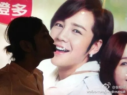 张根硕抗癌胜利惊艳亮相,状态佳展现坚强力量 张根硕抗癌胜利惊艳亮相,状态佳展现坚强力量