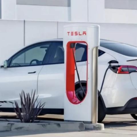 小米SU7明年全面升级，对标特斯拉，价格直冲两万，颠覆性换代来袭！