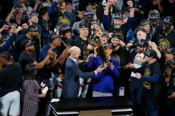 尼克斯荣耀时刻：首夺NBA总冠军，铸就辉煌新篇章