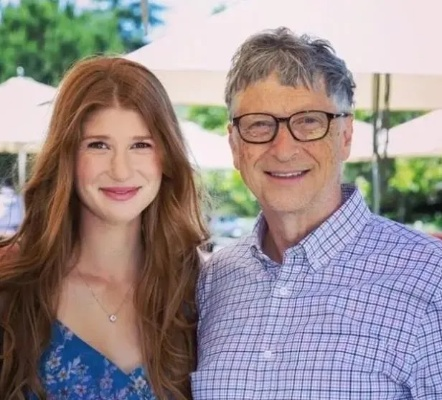 比尔盖茨千金恋情曝光：撞脸扎克伯格男友引关注
