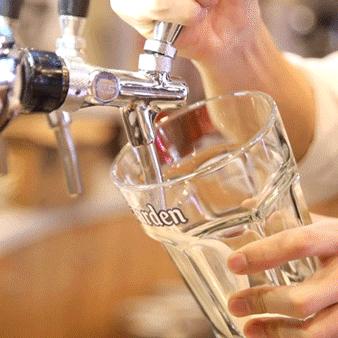 今日新上！《调酒师模拟器》酒鬼学生妹摇曳大姐姐，体验独特调酒魅力