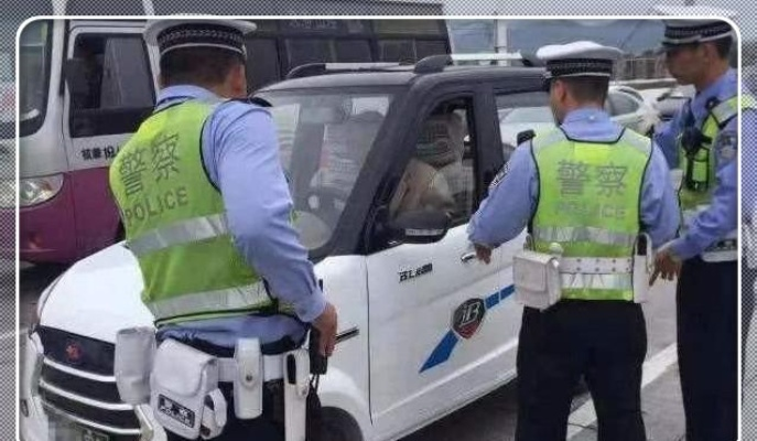 五菱宏光载11人考驾照，驾照被查当场吊销惊曝新规