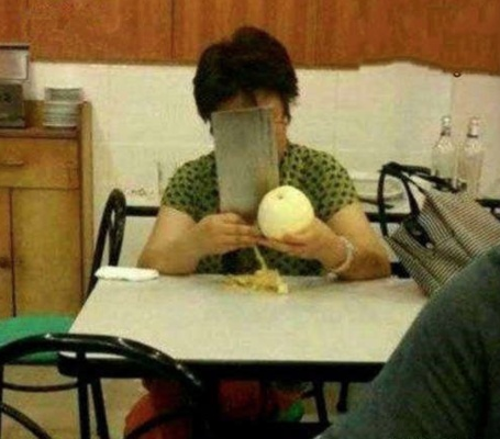 原味舔食者奇遇洗面奶，反视角囧图揭秘新潮流