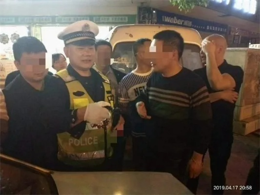 酒蹭客偷酒无酒蹭饭终落法网，职业惯犯终被警方擒获