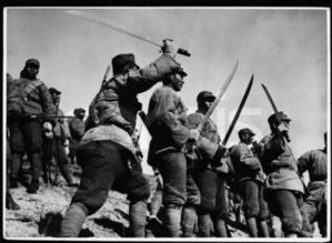 夜袭喜峰口：33年抗战传奇改编，大刀队潜行新篇章