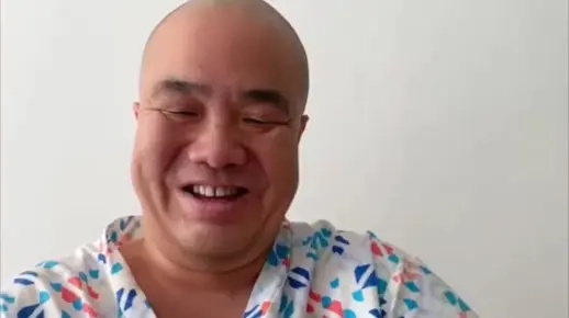 北京地铁惊现“刀哥”神表情，梗王再现引热议