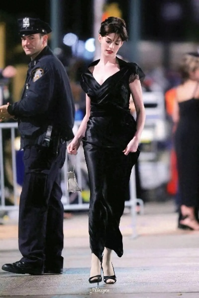 安妮海瑟薇诺兰三部曲造型大揭秘，最爱哪款时尚风？