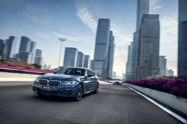 宝马5系焕新升级：内外双美，演绎“小清新”新风尚