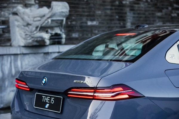 宝马5系焕新升级：内外双美，演绎“小清新”新风尚