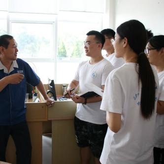 炉石传说任务贼还能C吗？2025年天梯冲分的核心实战逻辑