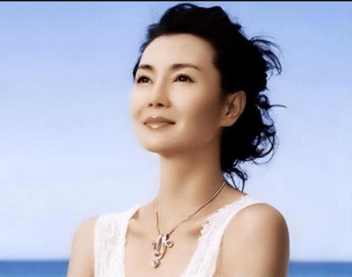 61岁张曼玉素颜惊艳，肌肤光泽眼神有神，揭秘自然美态