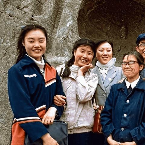 四川景区月薪5万，热招185腹肌帅哥，竞争激烈，身材优势抢眼