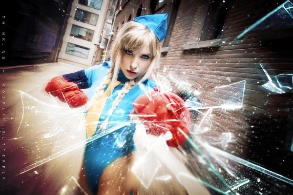 隐形女金耀光COS盛宴,圣诞魅力新解读 隐形女金耀光COS盛宴,圣诞魅力新解读