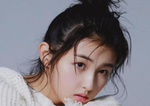 张子枫写真曝光疤痕多，意外事故无大碍，青春无畏展现真实自我