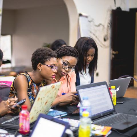 美女玩家都在冲的网游，从颜值社交到硬核操作，这届游戏凭什么戳中Z世代？