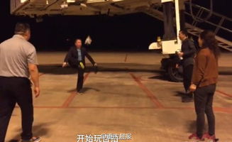 机场冲突升级:印度机长挥拳怒斥插队乘客,安检秩序再遭挑战 机场冲突升级:印度机长挥拳怒斥插队乘客,安检秩序再遭挑战