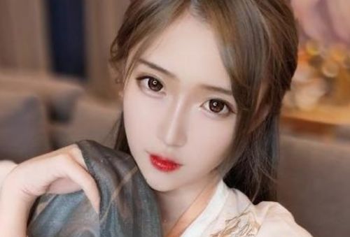 白发侧颜惊艳！余霜COS绝了，管泽元羡慕不已，马甲线新潮流！