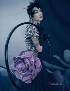 剑星体模申才恩惊艳亮相，全新美照诠释绝世风华