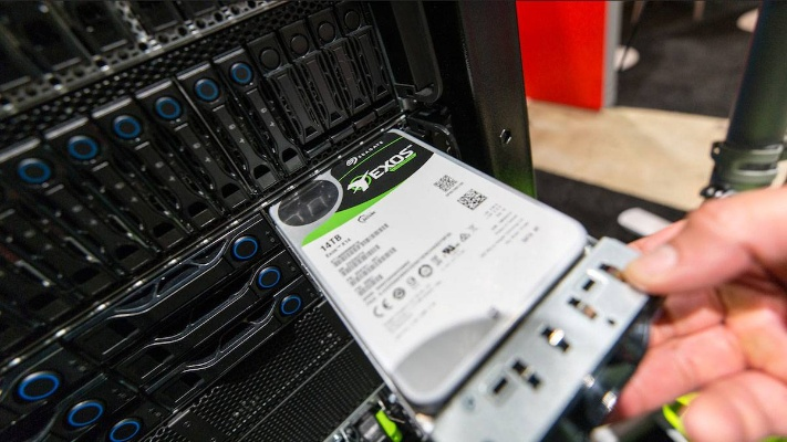 120万兆网络，1.6小时速传72TB，告别卡车硬盘时代！