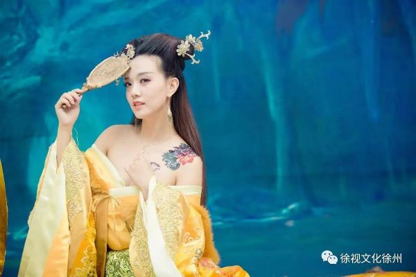 《剑星》体模古装惊艳亮相：白纱仙裙尽显古典禁欲美