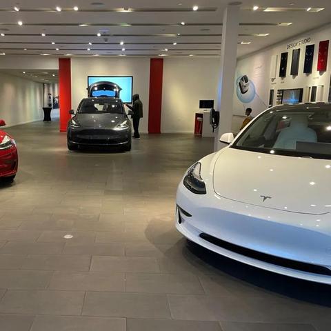 一夜奇变：保时捷门店神秘清空，揭秘全新营销奇招