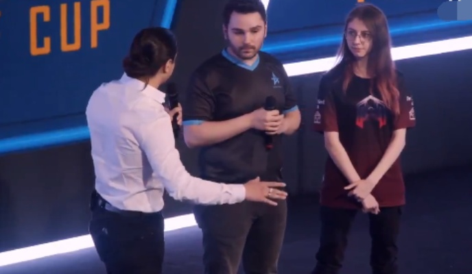 身材反差显深情,CS2选手浪漫求婚新篇章 身材反差显深情,CS2选手浪漫求婚新篇章