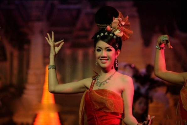 游戏里的人妖皇后凭什么让玩家疯追?从机制到玩法的3层深度拆解 游戏里的人妖皇后凭什么让玩家疯追?从机制到玩法的3层深度拆解