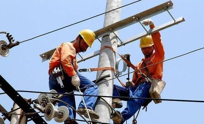 高材生转水电工,薪资翻三倍,工作时长更短,生活品质飞跃 高材生转水电工,薪资翻三倍,工作时长更短,生活品质飞跃