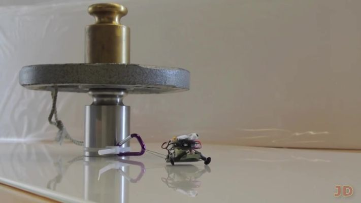 全球最小自主机器人诞生：盐粒大小，仅需一美分打造！