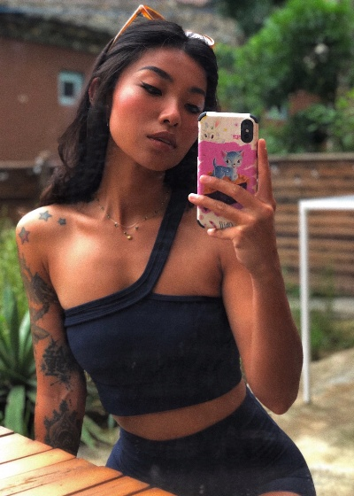 印尼辣妹Gheckel Farshela：黝黑肌肤火辣身材刺青风采独特