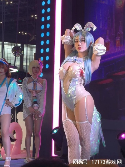 广州萤火虫展《棕色尘埃2》惊艳亮相,兔娘Coser助阵引狂欢 广州萤火虫展《棕色尘埃2》惊艳亮相,兔娘Coser助阵引狂欢